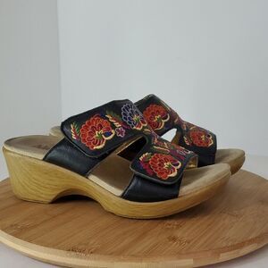 Alegria Floral Embroidered Black Leather Clog Sandals Women's Size 38